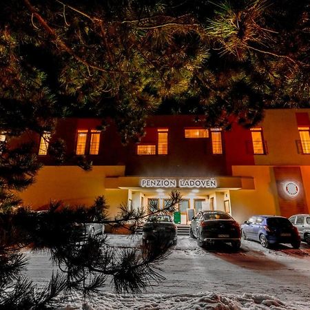 Penzion Ladoven Skvela Kuchyna A Rodinna Atmosfera Martin Exteriör bild